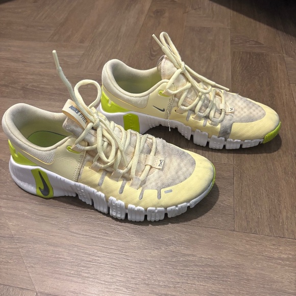 Nike Free Metcon 5 Citron Tint Volt Women's Workout Shoes - Picture 2 of 7